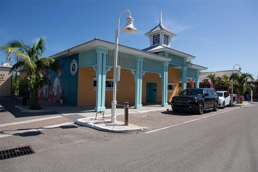 For Sale: $429,000 (1 beds, 1 baths, 520 Square Feet)