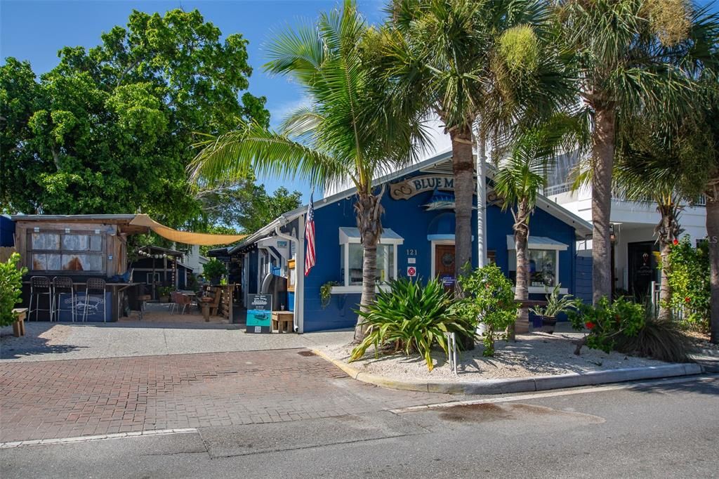 For Sale: $429,000 (1 beds, 1 baths, 520 Square Feet)