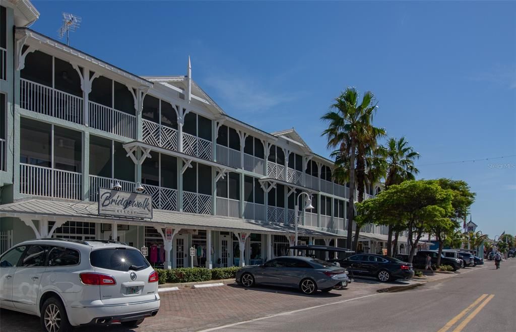 For Sale: $429,000 (1 beds, 1 baths, 520 Square Feet)