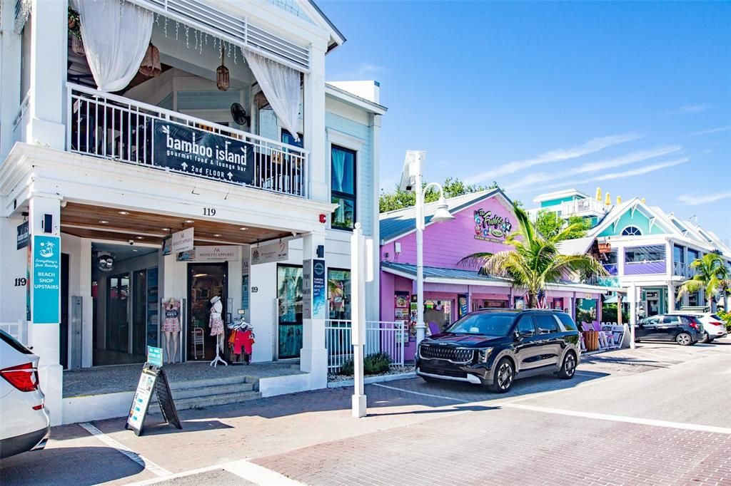 For Sale: $429,000 (1 beds, 1 baths, 520 Square Feet)