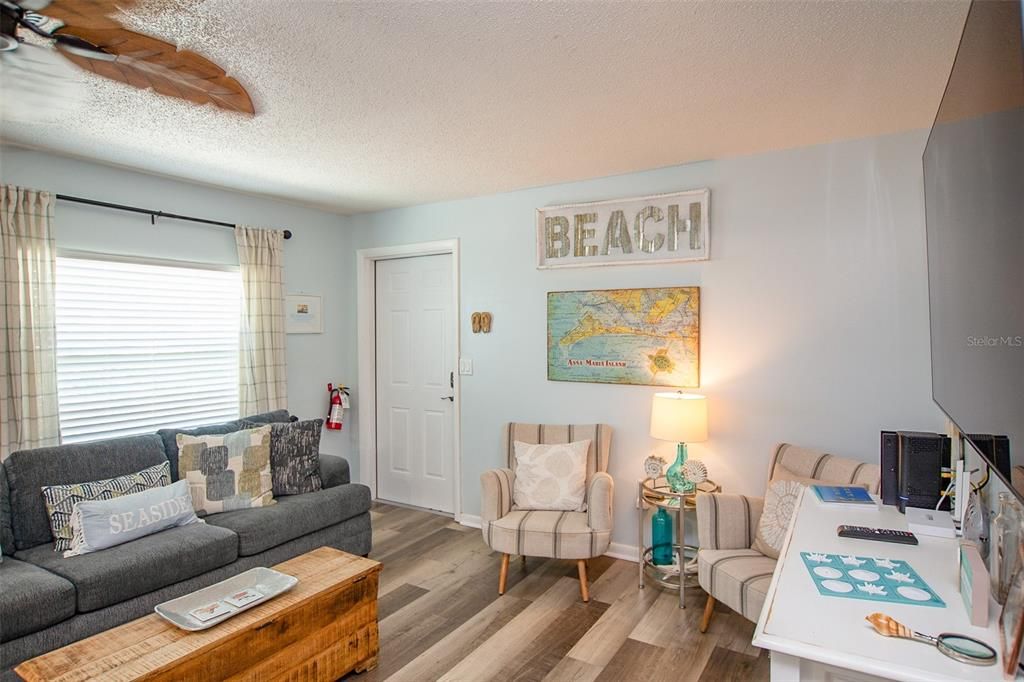 For Sale: $429,000 (1 beds, 1 baths, 520 Square Feet)