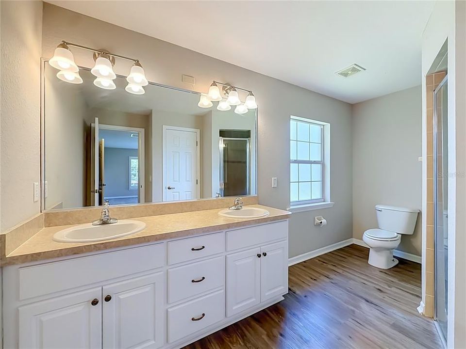 For Sale: $299,500 (3 beds, 2 baths, 1612 Square Feet)