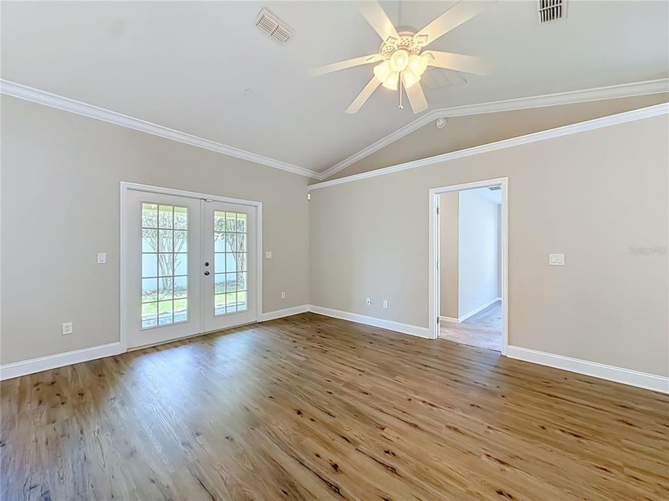 For Sale: $299,500 (3 beds, 2 baths, 1612 Square Feet)