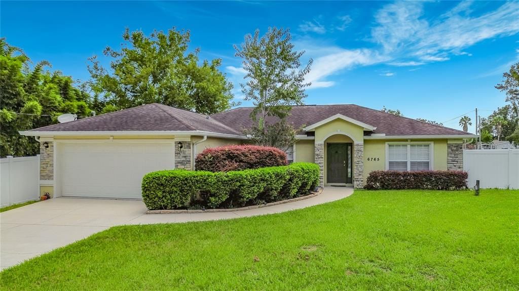 For Sale: $299,500 (3 beds, 2 baths, 1612 Square Feet)