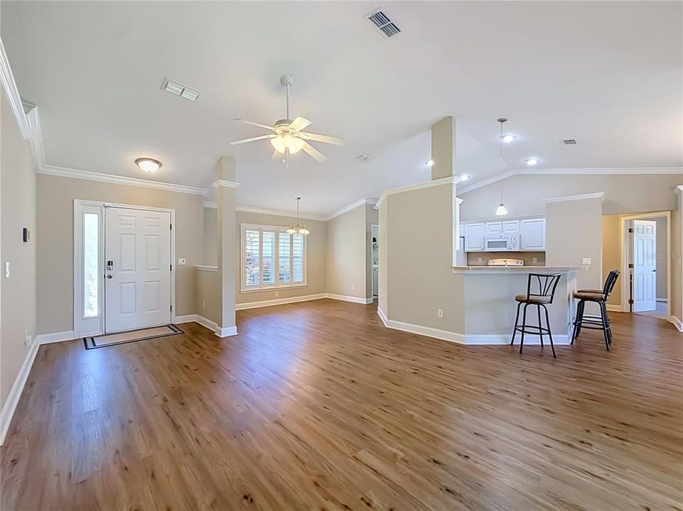 For Sale: $299,500 (3 beds, 2 baths, 1612 Square Feet)