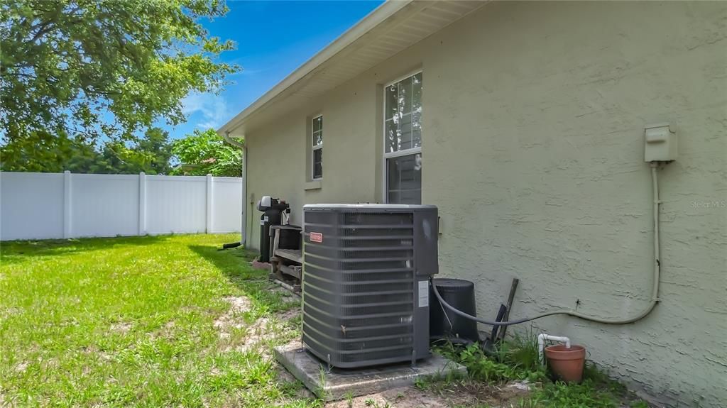 For Sale: $299,500 (3 beds, 2 baths, 1612 Square Feet)