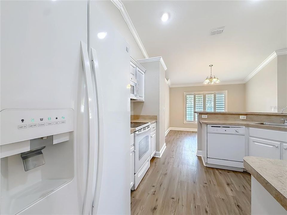 For Sale: $299,500 (3 beds, 2 baths, 1612 Square Feet)