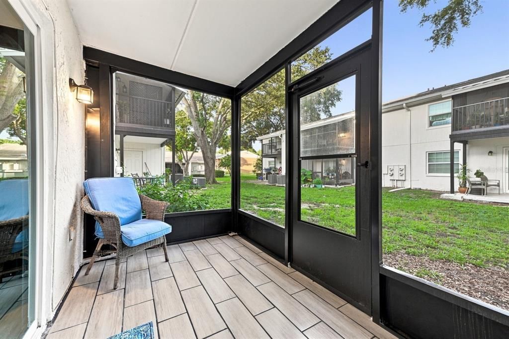 For Sale: $165,000 (2 beds, 2 baths, 1010 Square Feet)