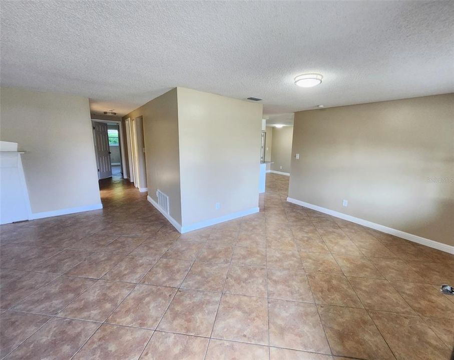 For Sale: $259,900 (2 beds, 2 baths, 1368 Square Feet)