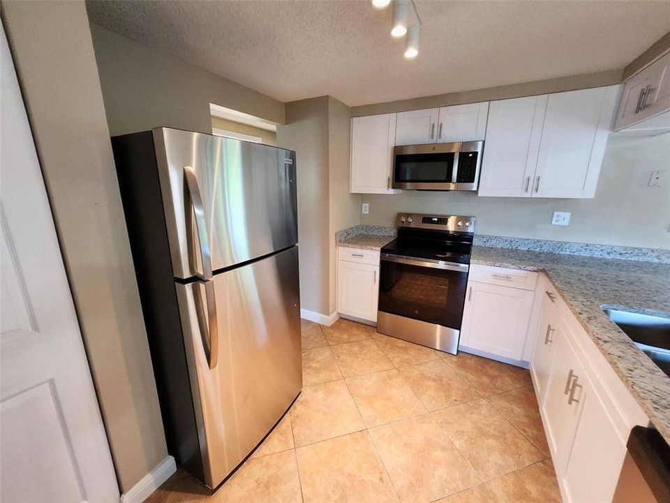 For Sale: $259,900 (2 beds, 2 baths, 1368 Square Feet)