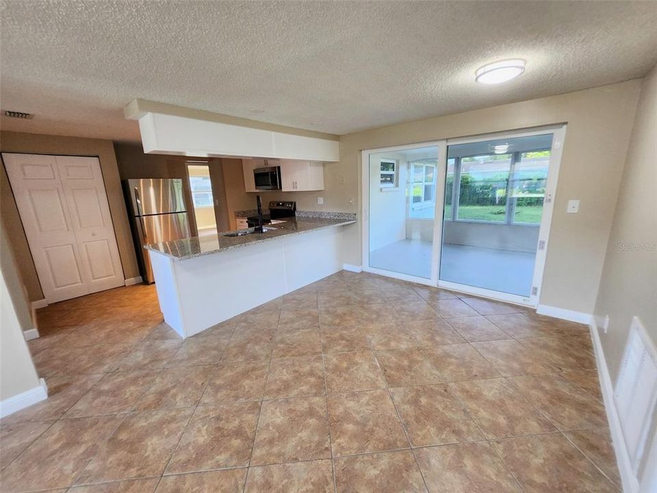 For Sale: $259,900 (2 beds, 2 baths, 1368 Square Feet)