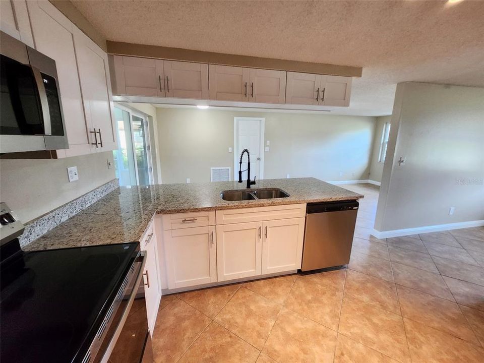 For Sale: $259,900 (2 beds, 2 baths, 1368 Square Feet)