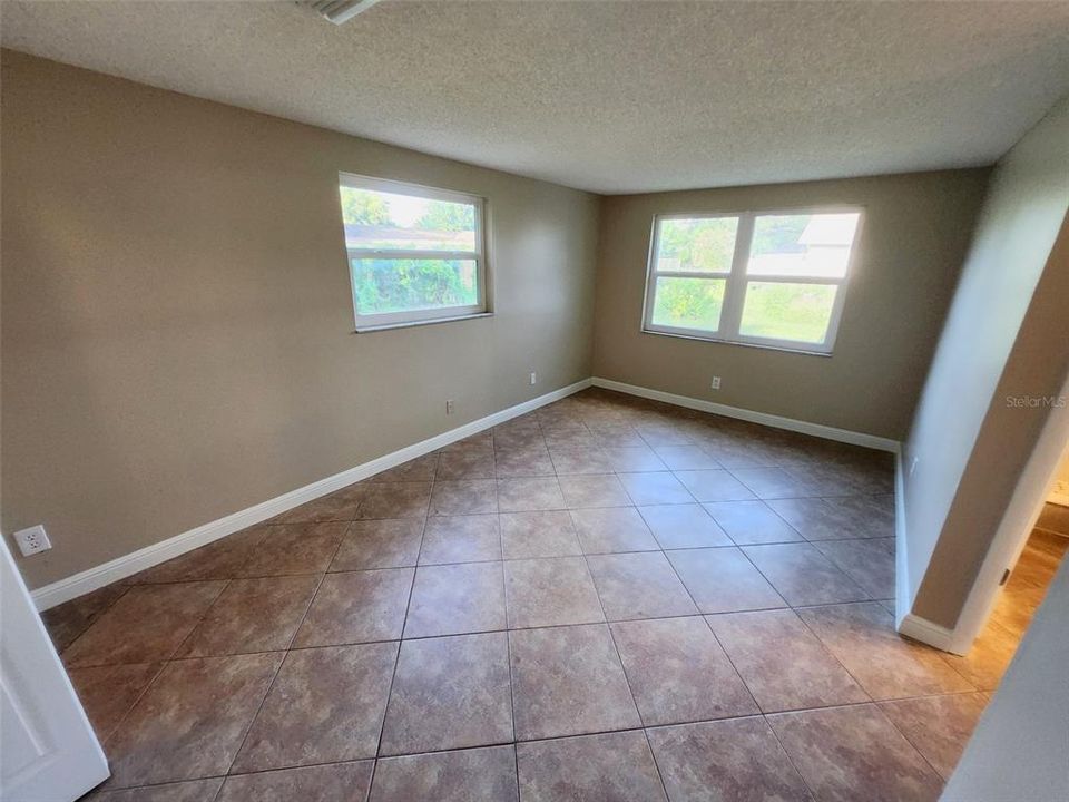 For Sale: $259,900 (2 beds, 2 baths, 1368 Square Feet)