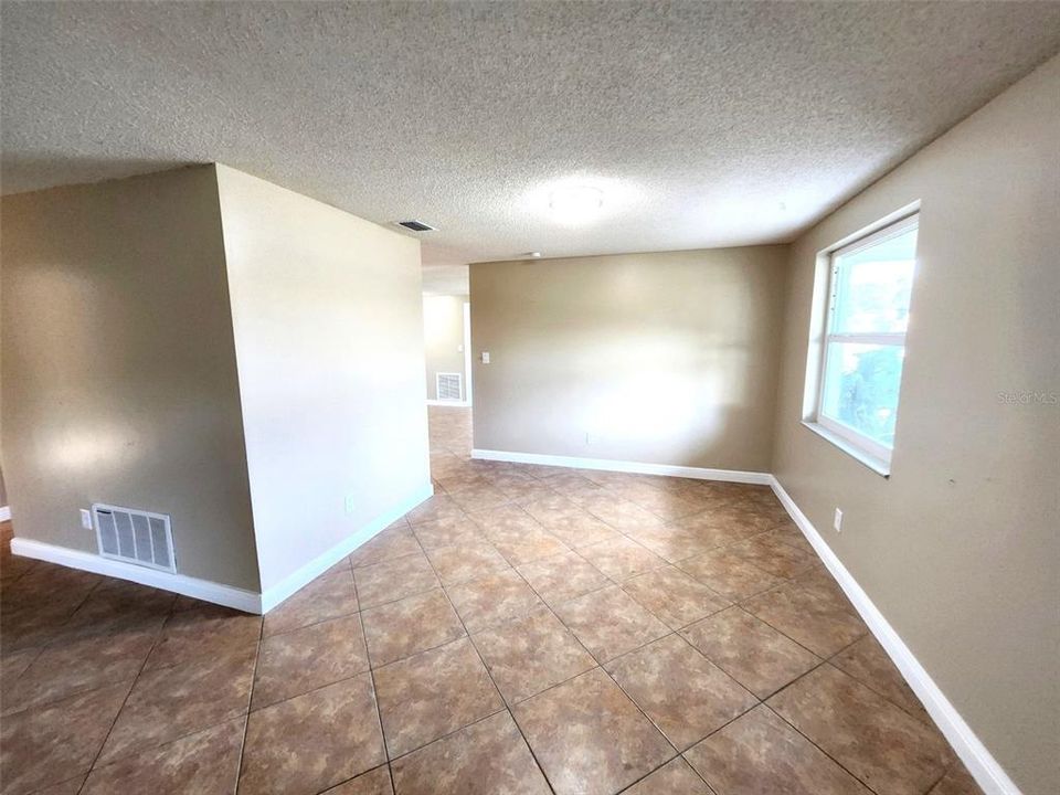 For Sale: $259,900 (2 beds, 2 baths, 1368 Square Feet)