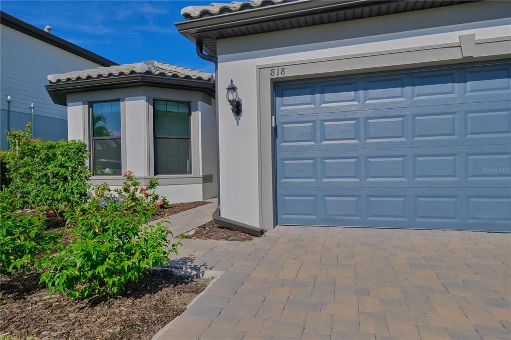 For Sale: $650,000 (3 beds, 2 baths, 2084 Square Feet)