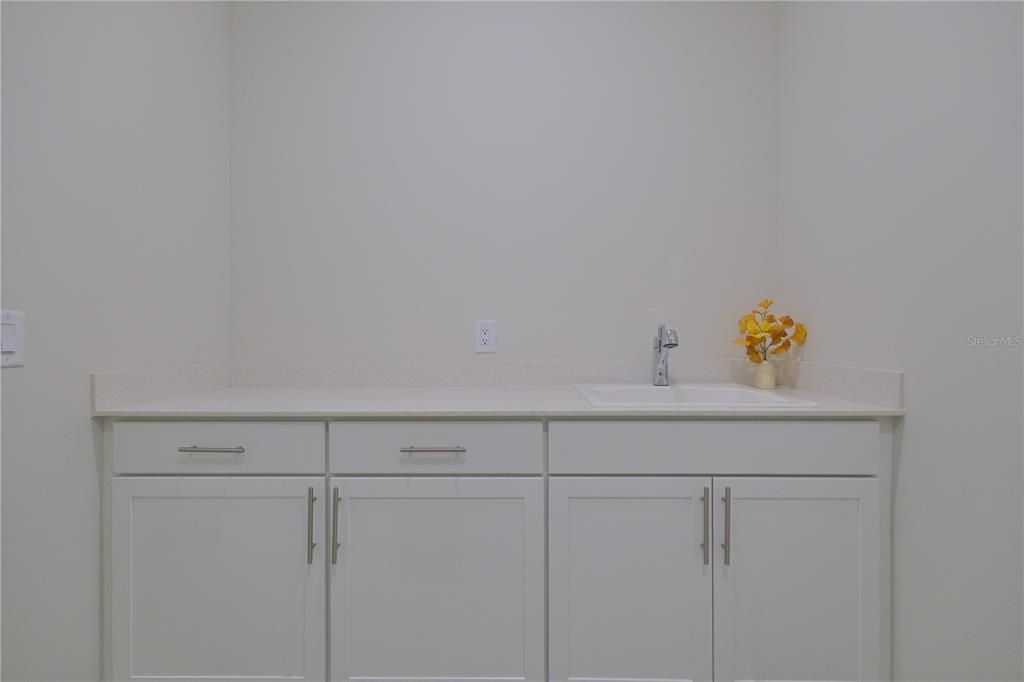 For Sale: $650,000 (3 beds, 2 baths, 2084 Square Feet)