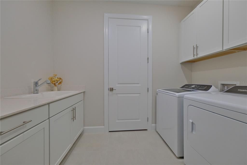 For Sale: $650,000 (3 beds, 2 baths, 2084 Square Feet)