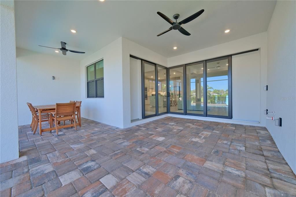 For Sale: $650,000 (3 beds, 2 baths, 2084 Square Feet)