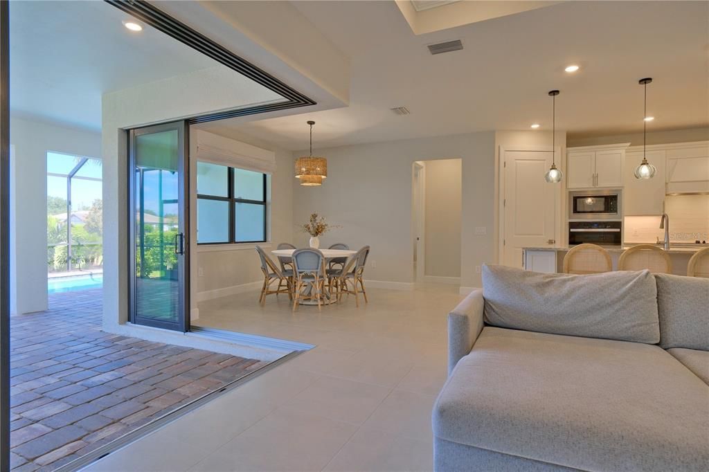 For Sale: $650,000 (3 beds, 2 baths, 2084 Square Feet)