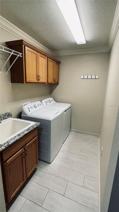 For Sale: $484,900 (3 beds, 2 baths, 1895 Square Feet)