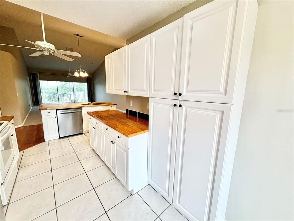 For Rent: $1,950 (2 beds, 2 baths, 1346 Square Feet)