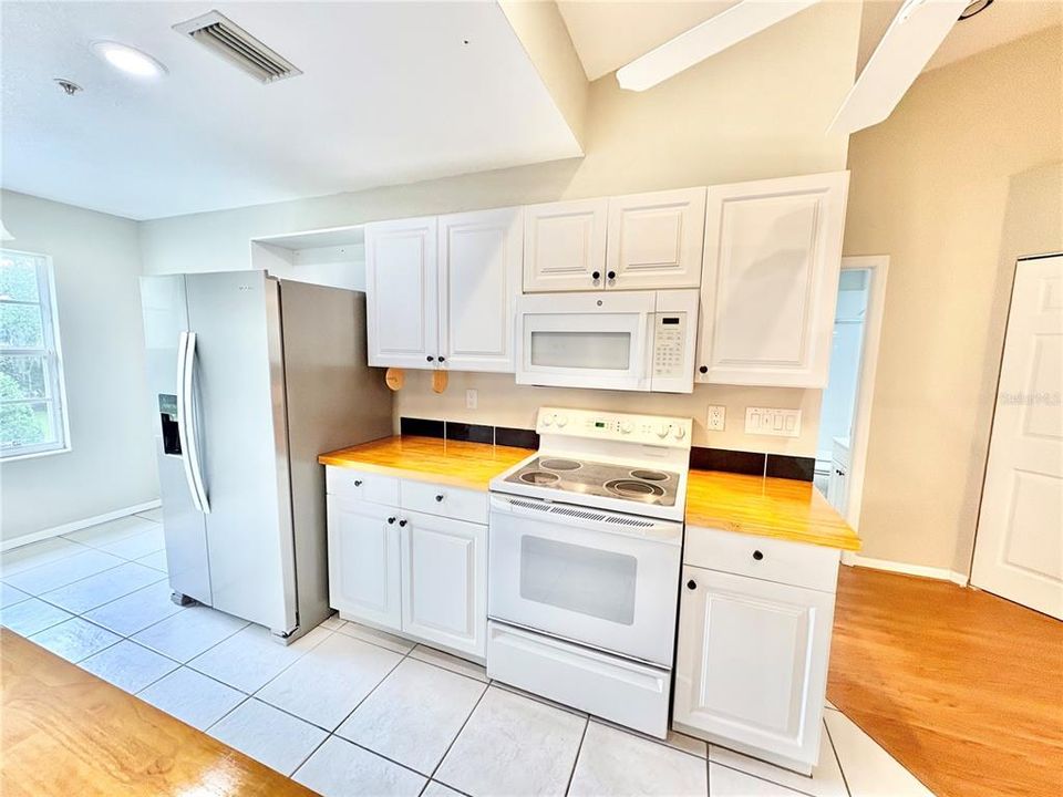 For Rent: $1,950 (2 beds, 2 baths, 1346 Square Feet)