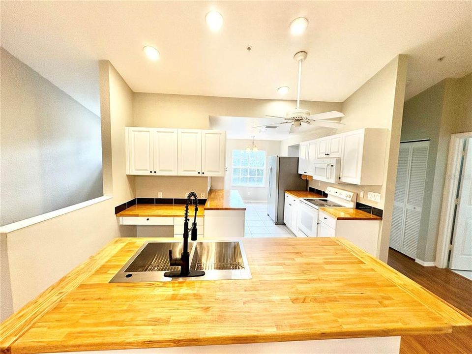 For Rent: $1,950 (2 beds, 2 baths, 1346 Square Feet)