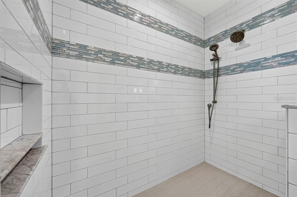 En Venta: $1,250,000 (3 camas, 3 baños, 1943 Pies cuadrados)