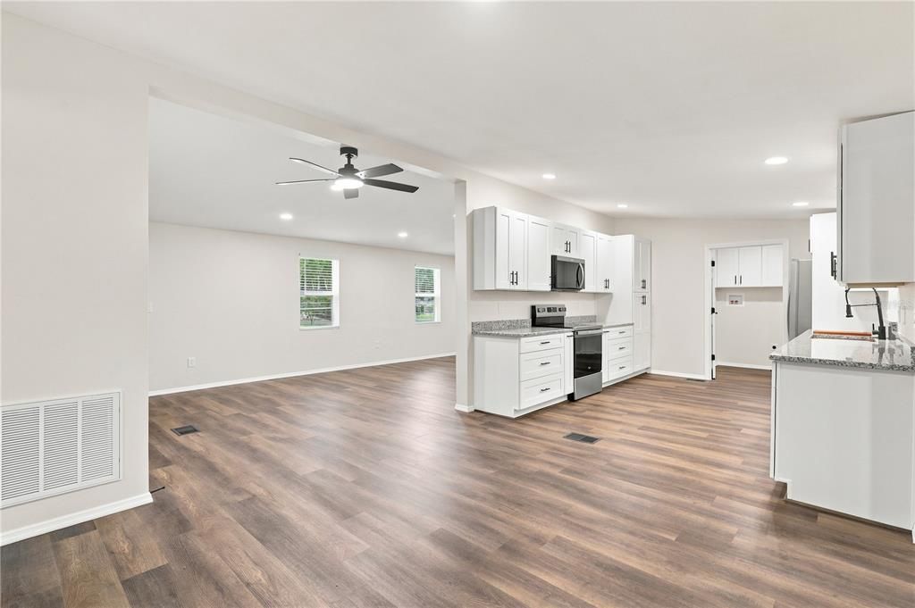 En Venta: $275,000 (3 camas, 2 baños, 1848 Pies cuadrados)