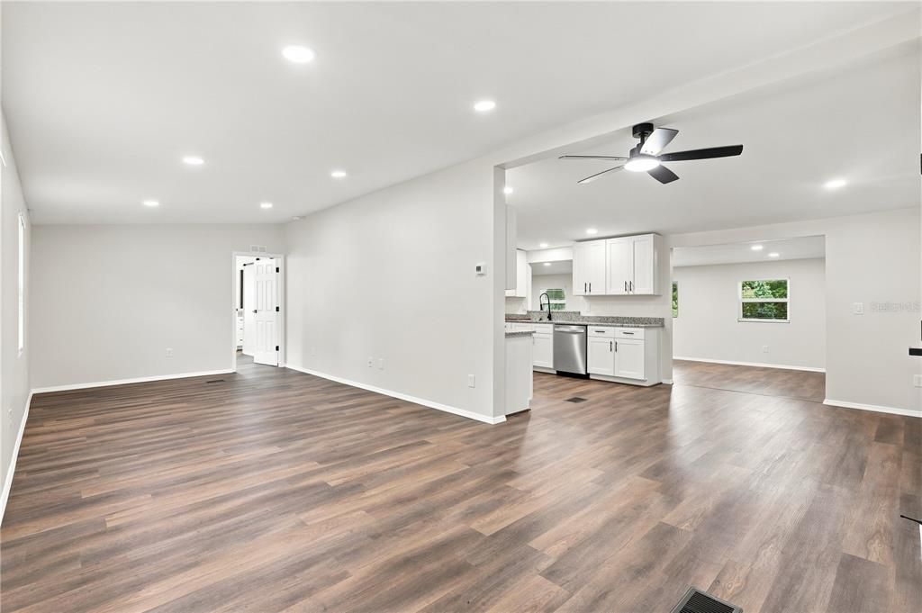 En Venta: $275,000 (3 camas, 2 baños, 1848 Pies cuadrados)