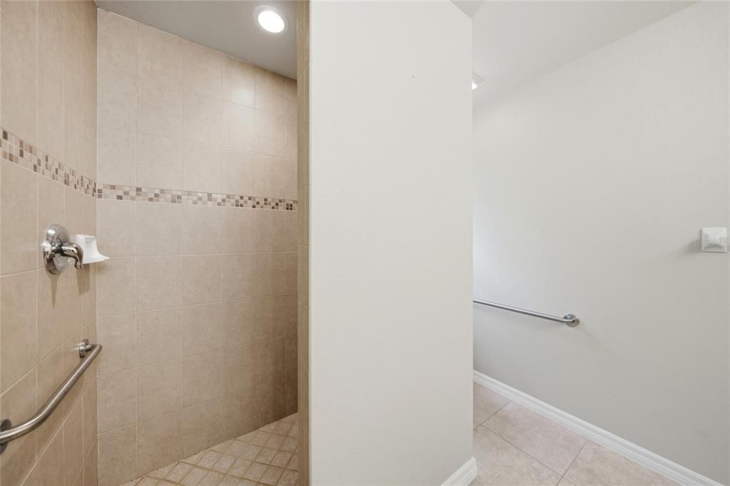For Sale: $250,000 (3 beds, 2 baths, 1882 Square Feet)