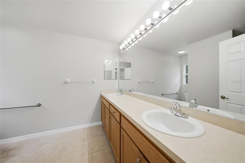 For Sale: $250,000 (3 beds, 2 baths, 1882 Square Feet)