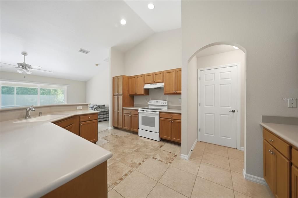 For Sale: $250,000 (3 beds, 2 baths, 1882 Square Feet)