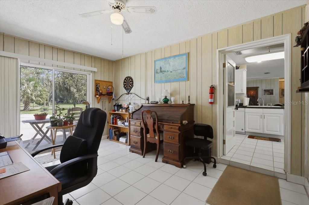 For Sale: $329,900 (2 beds, 1 baths, 1210 Square Feet)