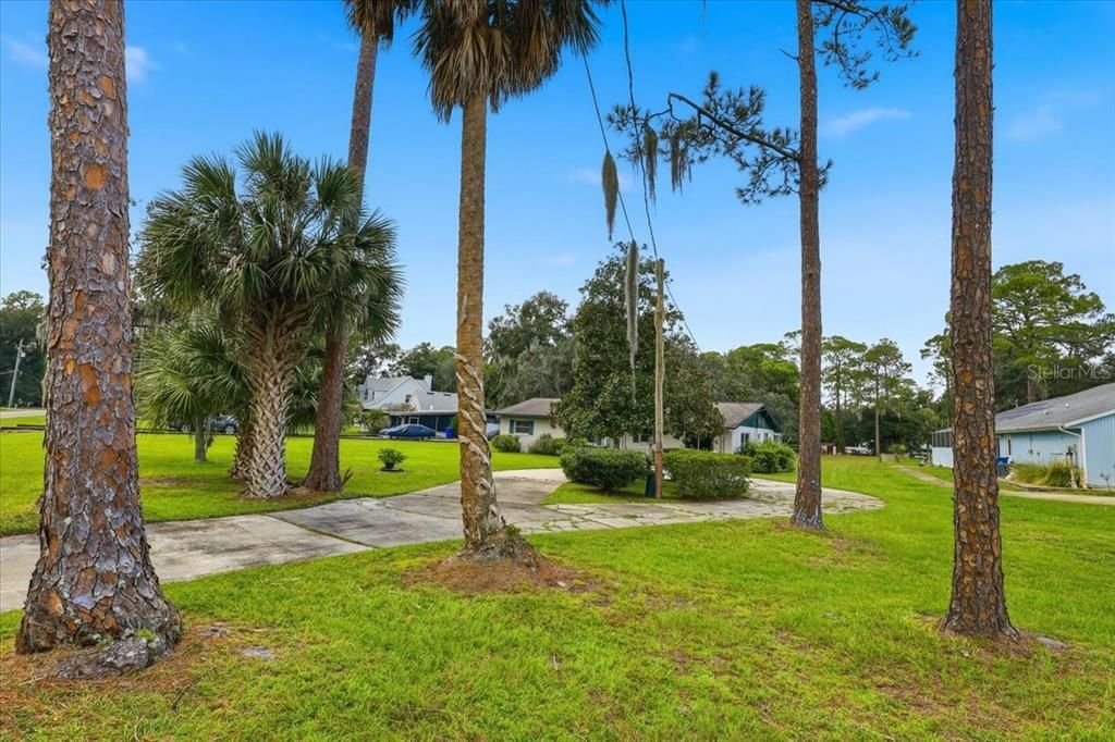 For Sale: $329,900 (2 beds, 1 baths, 1210 Square Feet)