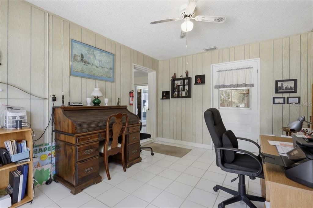 For Sale: $329,900 (2 beds, 1 baths, 1210 Square Feet)