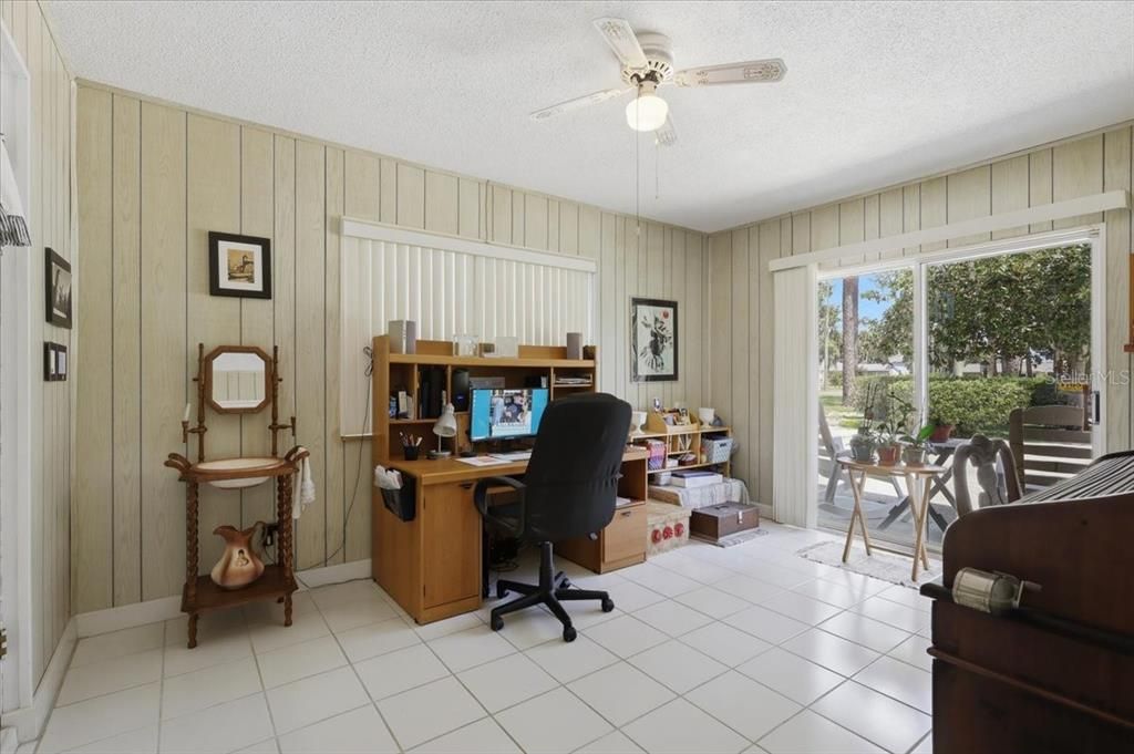 For Sale: $329,900 (2 beds, 1 baths, 1210 Square Feet)