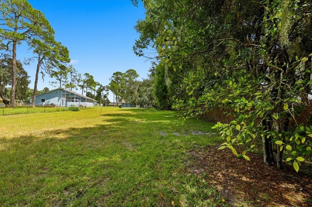 For Sale: $329,900 (2 beds, 1 baths, 1210 Square Feet)