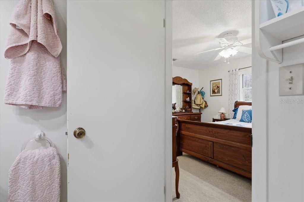 For Sale: $329,900 (2 beds, 1 baths, 1210 Square Feet)