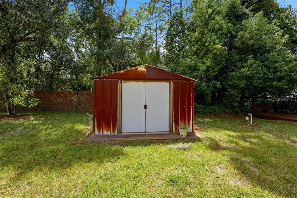 For Sale: $329,900 (2 beds, 1 baths, 1210 Square Feet)