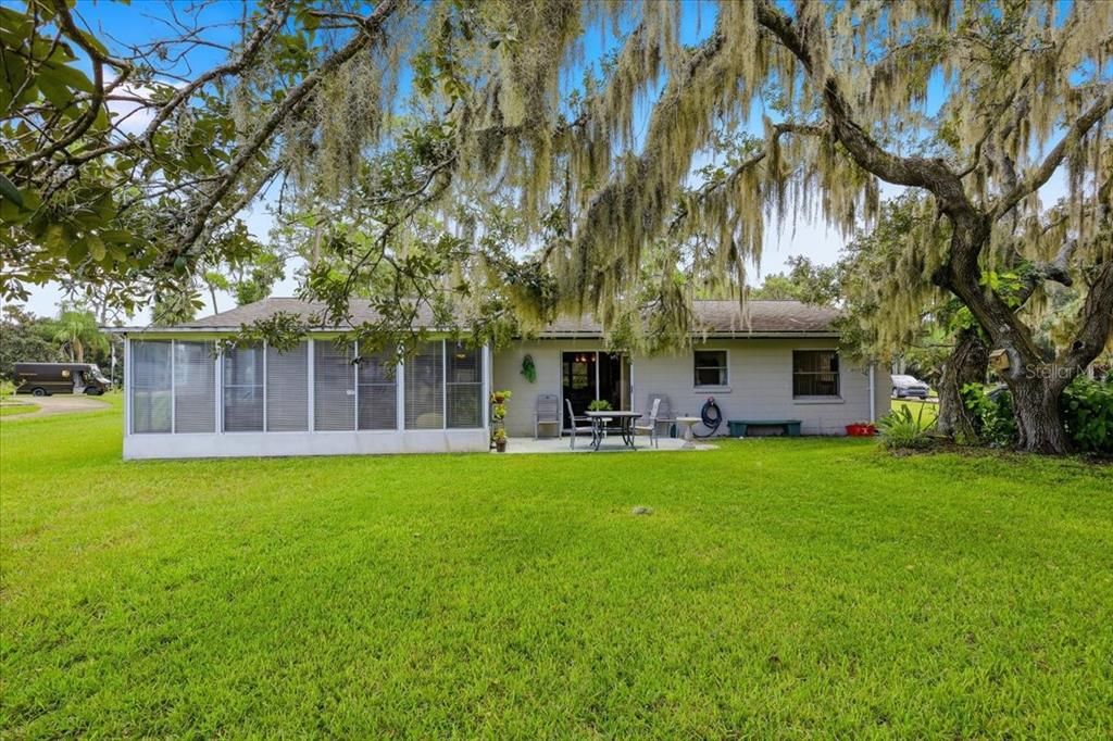 For Sale: $329,900 (2 beds, 1 baths, 1210 Square Feet)