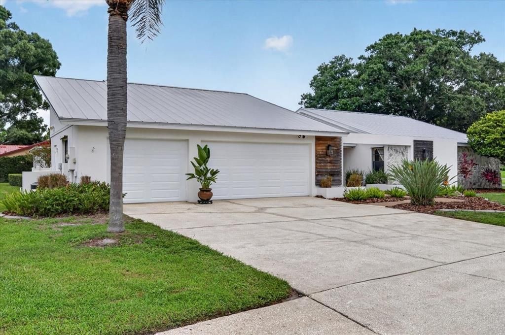 For Sale: $1,200,000 (4 beds, 2 baths, 3154 Square Feet)
