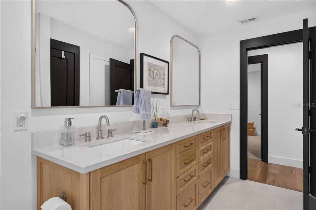 For Sale: $1,200,000 (4 beds, 2 baths, 3154 Square Feet)