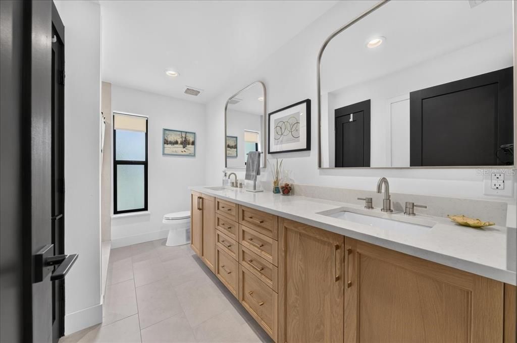 For Sale: $1,200,000 (4 beds, 2 baths, 3154 Square Feet)