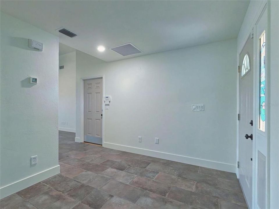 For Sale: $445,000 (3 beds, 2 baths, 1711 Square Feet)