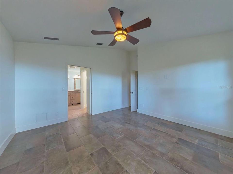 For Sale: $445,000 (3 beds, 2 baths, 1711 Square Feet)