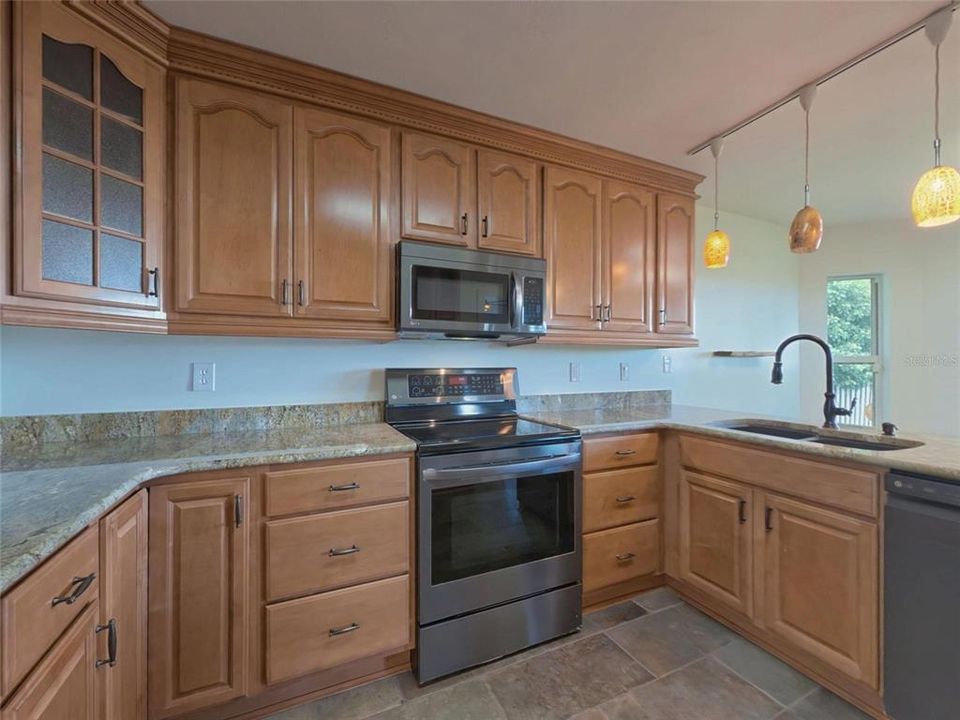 For Sale: $445,000 (3 beds, 2 baths, 1711 Square Feet)