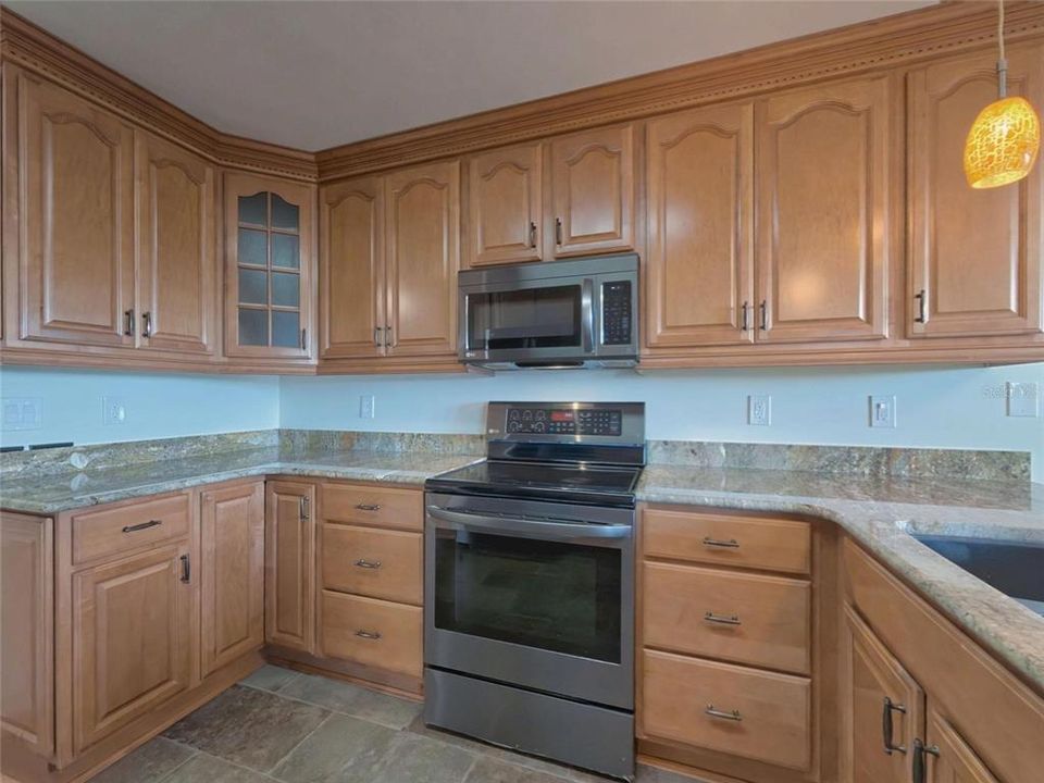 For Sale: $445,000 (3 beds, 2 baths, 1711 Square Feet)