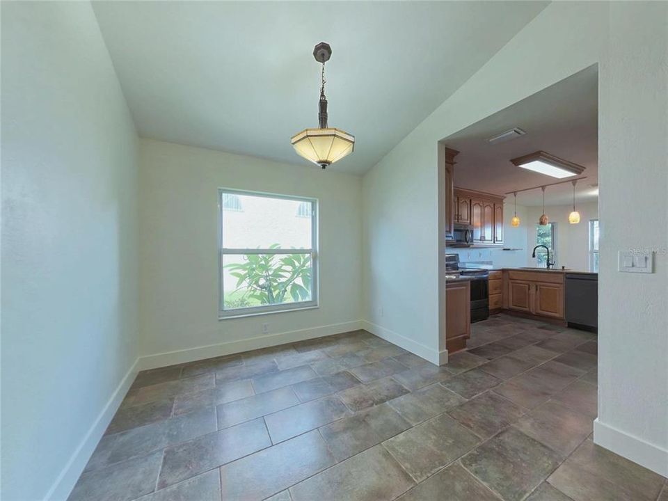 For Sale: $445,000 (3 beds, 2 baths, 1711 Square Feet)