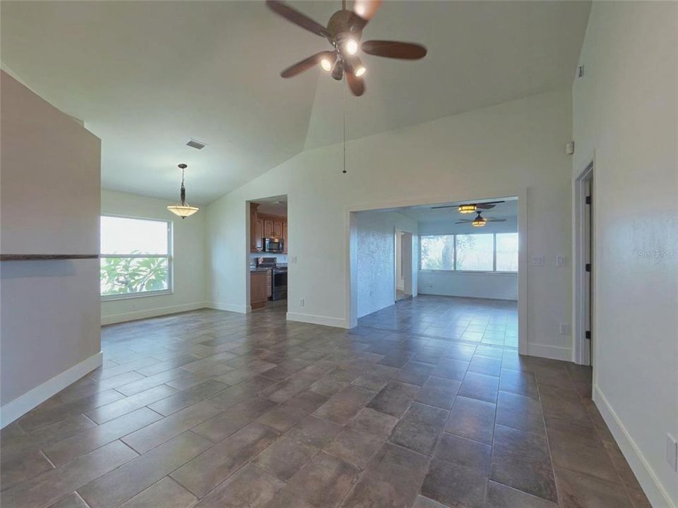 For Sale: $445,000 (3 beds, 2 baths, 1711 Square Feet)